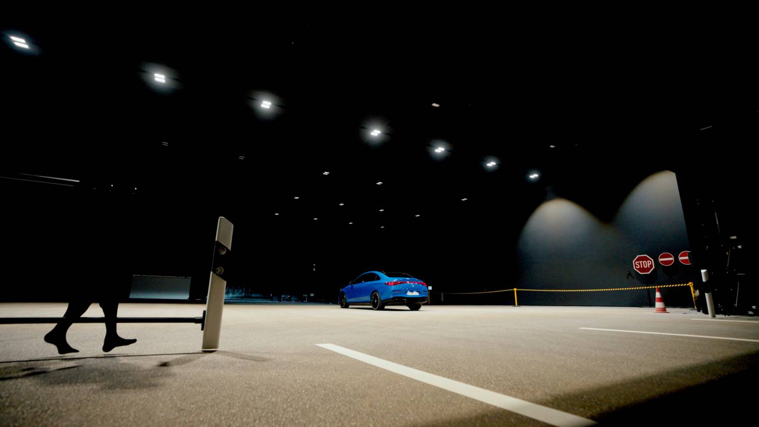Mercedes: Εγκαίνια για το νέο κέντρο δοκιμών φωτισμού  